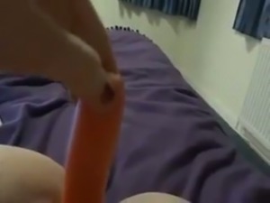 Perverted wife of mine pushes carrot right in her hungry shaved twat