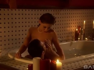 Romantic bathing with her boyfriend and fucking his long boner