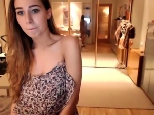 Attractive schoolgirl masturbate adult webcam sex machine