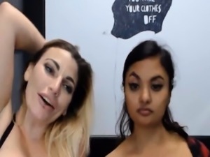 Naughty Lesbian Babes Enjoys Pussy Licking