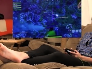 Amateur teen plays video games and exposes her lovely feet