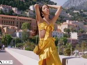 Ebony model Lia has love affair on vacation - Vixen