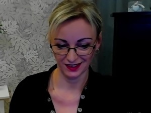 German MILF flashes breasts on solo webcam show