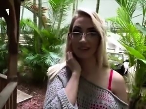 Sierra Nicole shows pussy to a stranger