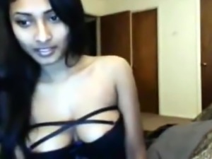 Indian beautiful girl flashes huge boobs on webcam
