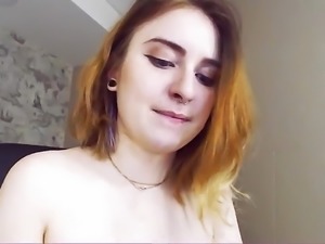 Amateur Brenda masturbates to orgasm on webcam