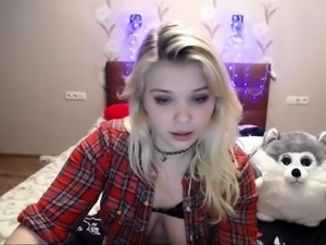 teen vanessaa23 flashing boobs on live webcam