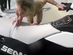 Slender blonde beauty drives herself to orgasm under the sun