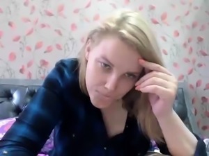 Amateur sexydea flashing boobs on live webcam