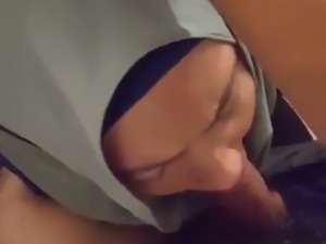 Hijab Indo Girl Giving Head To Her BF