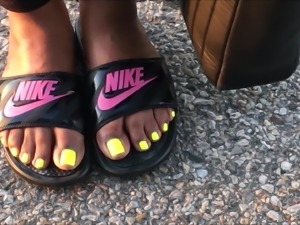 Kim Neon Toes